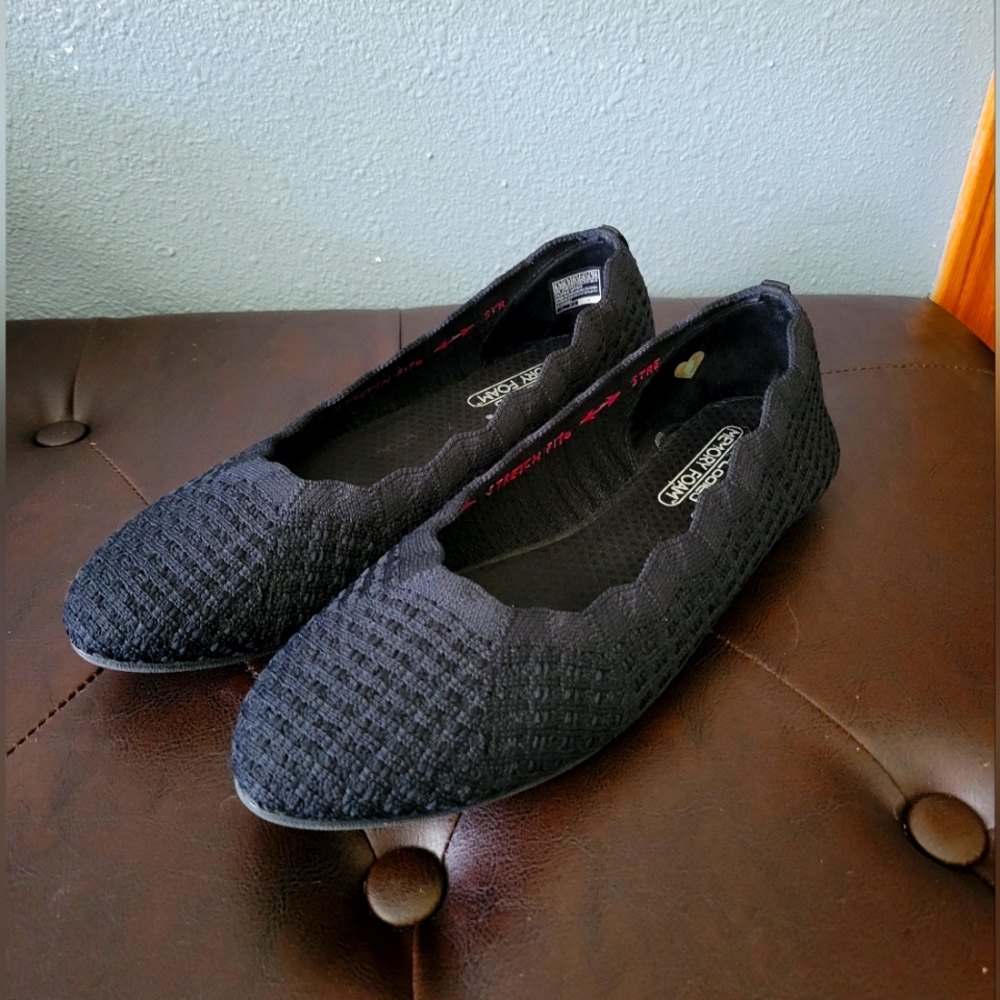 Sketchers Air-cooled Memory Foam Black Scalloped Ballet Flats